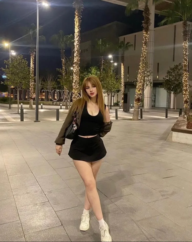 Özlem - Ataşehir Escort