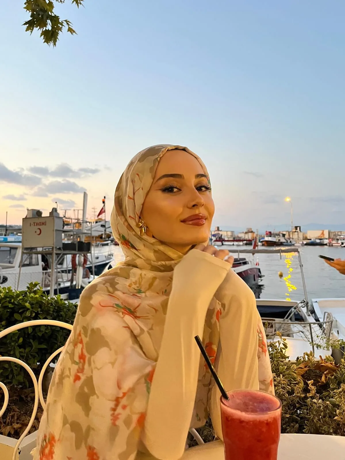 Esra - Ataşehir Escort